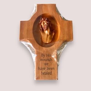 NWT 15x10” Wooden Cross Jesus 3-D Relief Image Scripture Wall Hanging